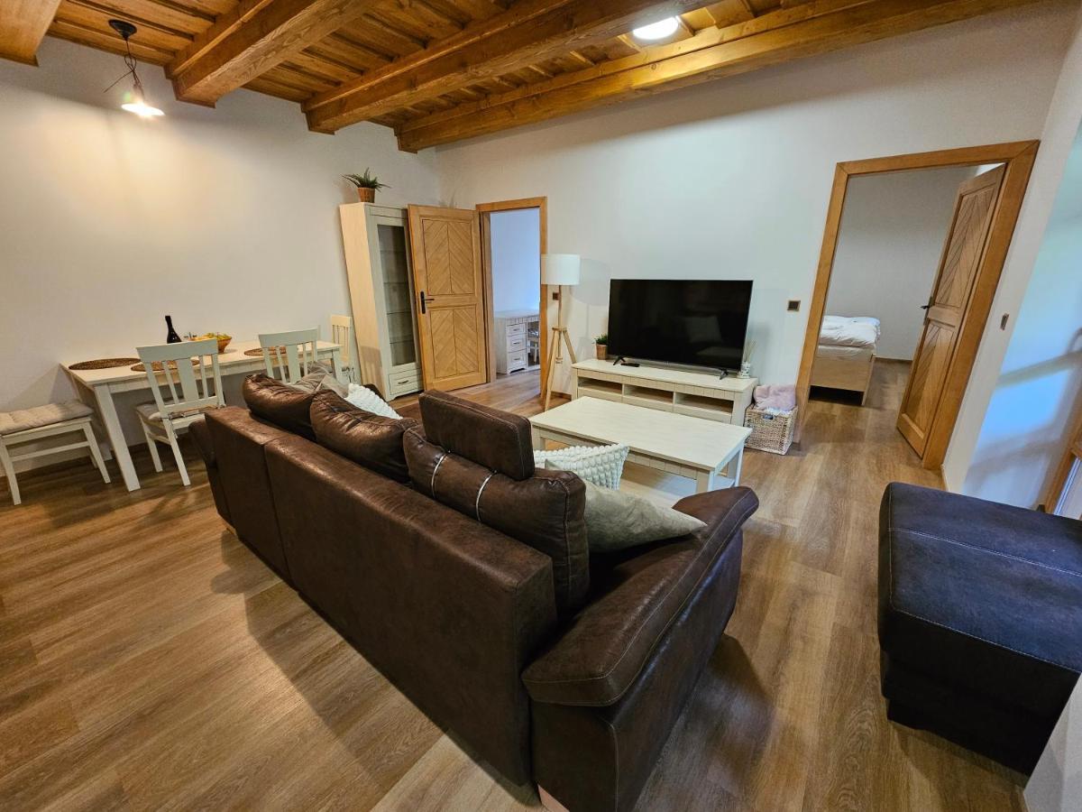 Apartmany Jezerne Velke Karlovice Bagian luar foto