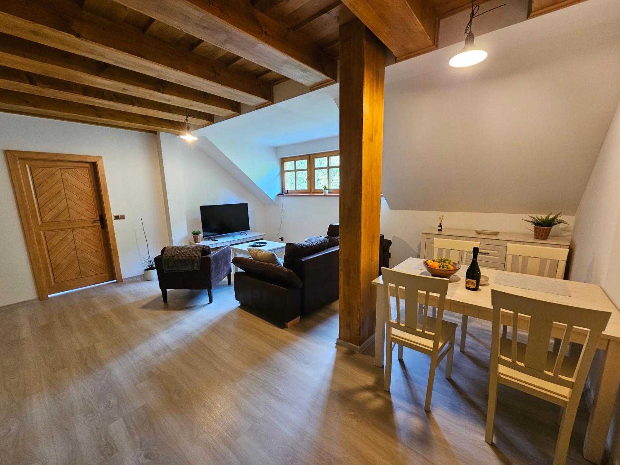 Apartmany Jezerne Velke Karlovice Ruang foto