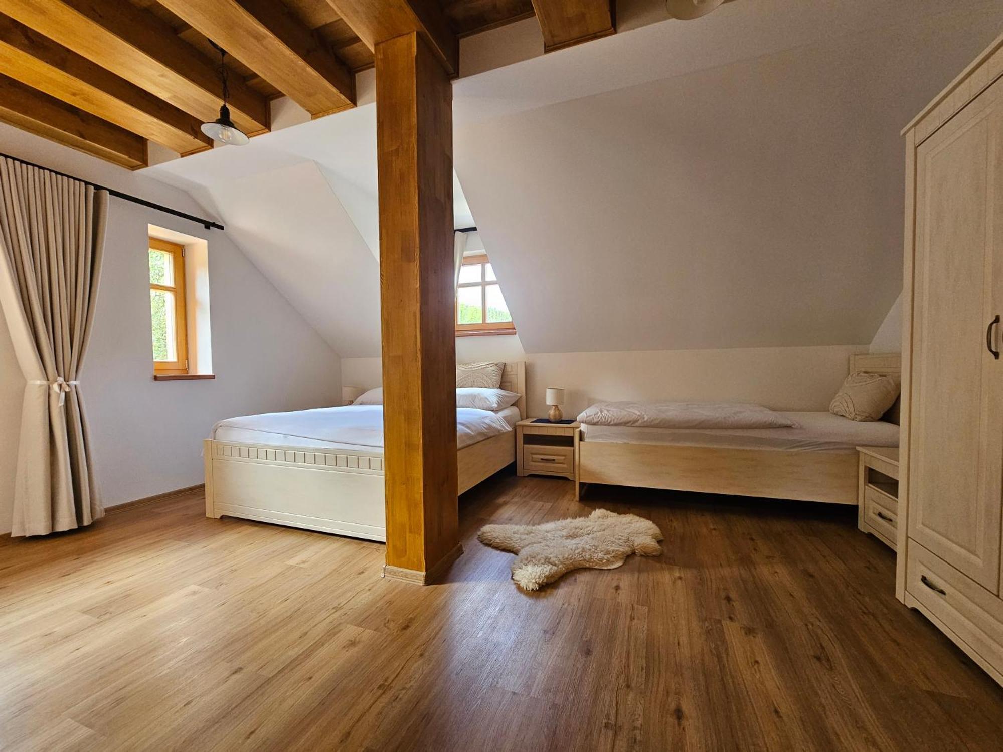Apartmany Jezerne Velke Karlovice Ruang foto