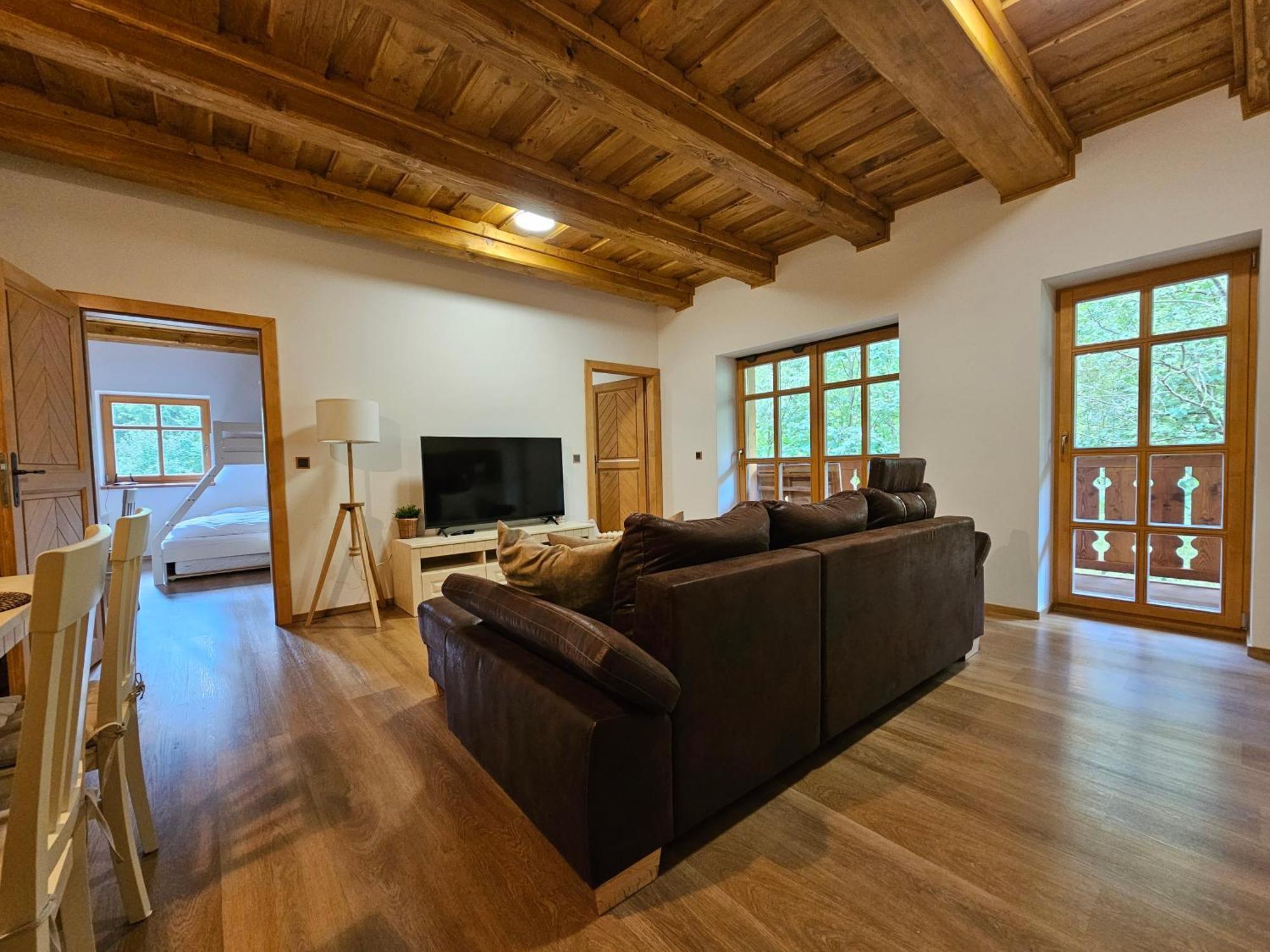 Apartmany Jezerne Velke Karlovice Ruang foto