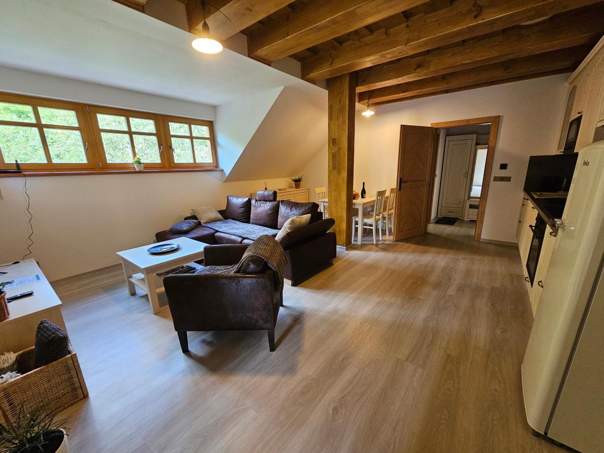 Apartmany Jezerne Velke Karlovice Ruang foto