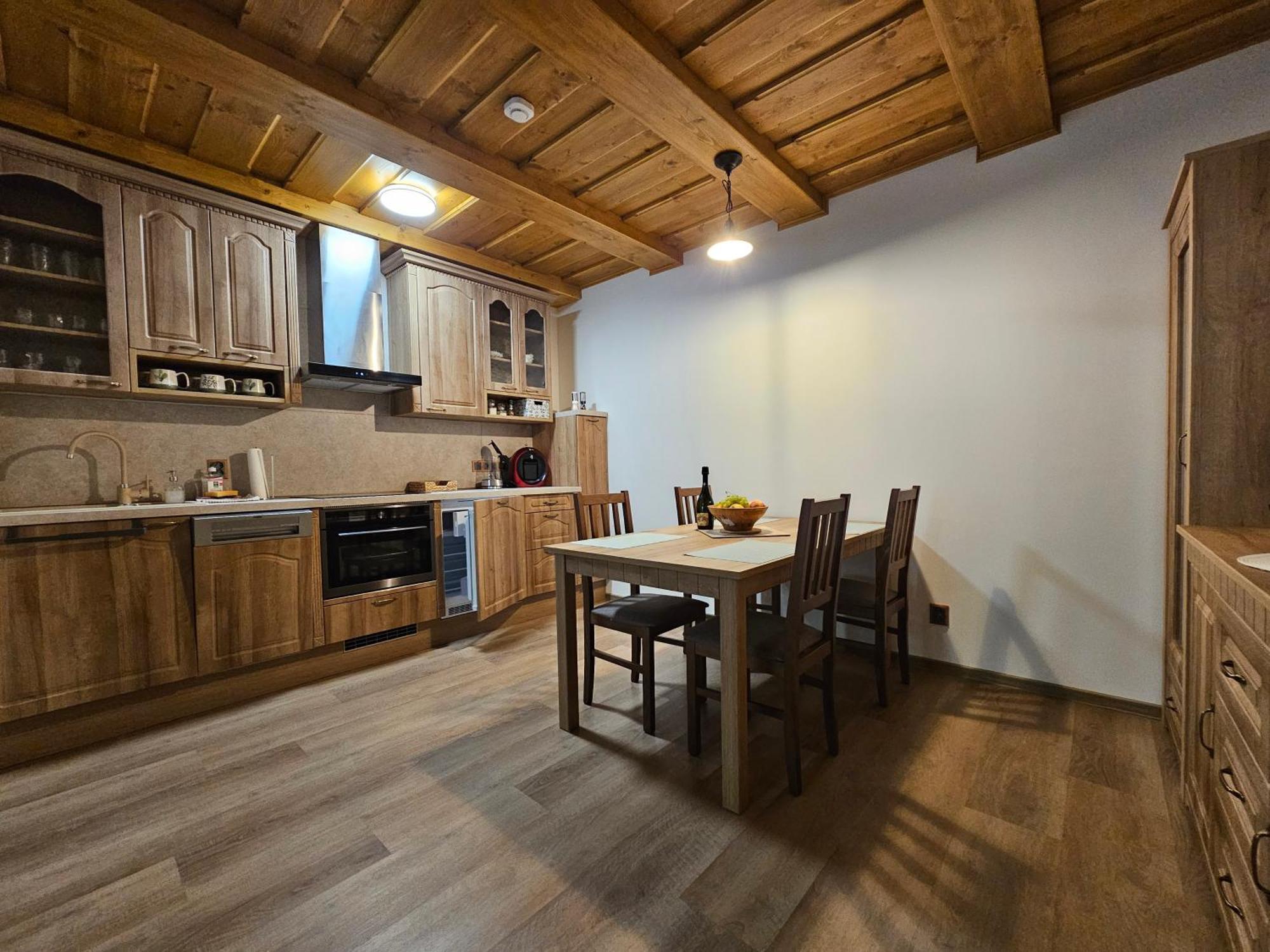 Apartmany Jezerne Velke Karlovice Ruang foto