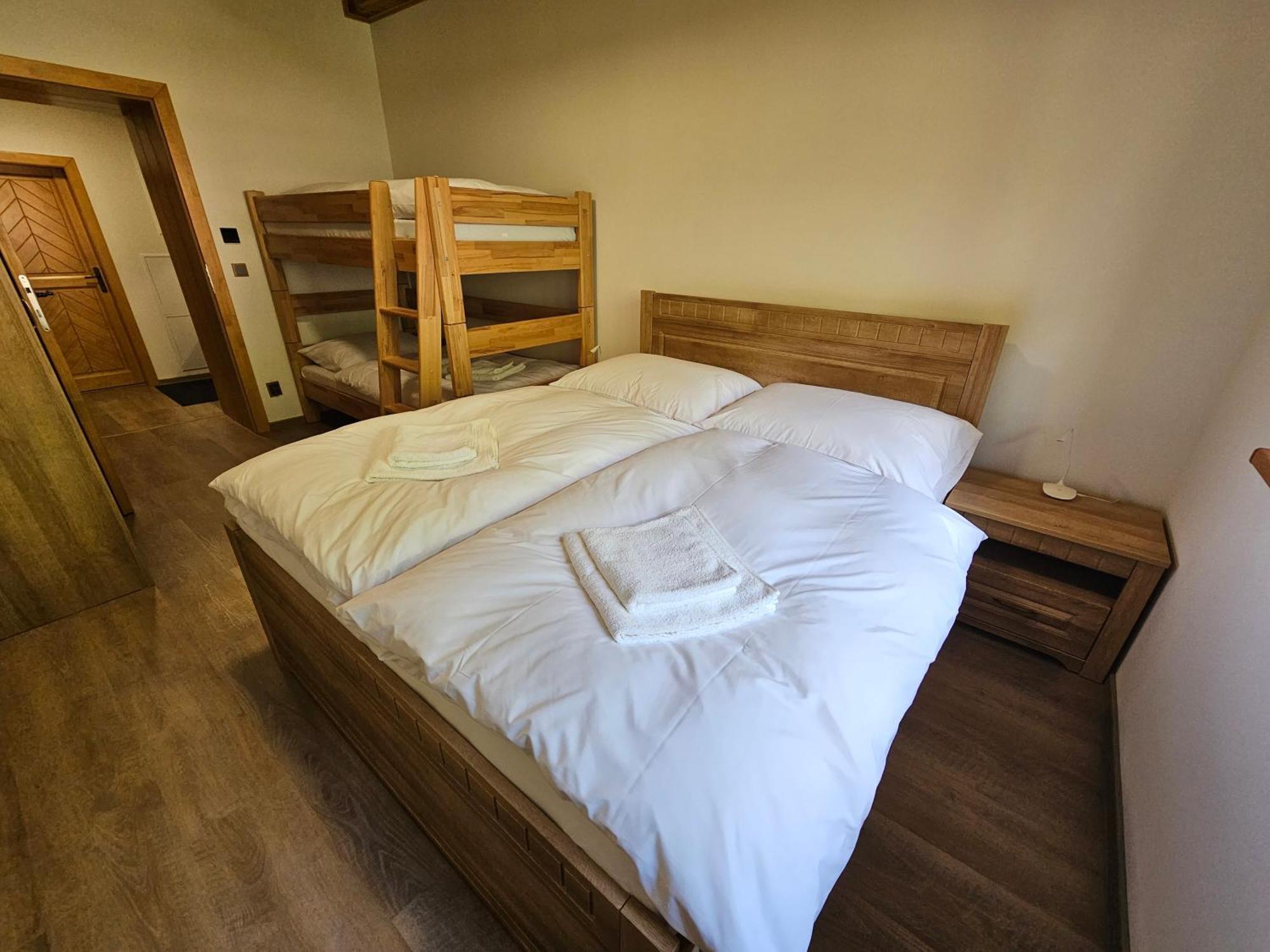 Apartmany Jezerne Velke Karlovice Ruang foto