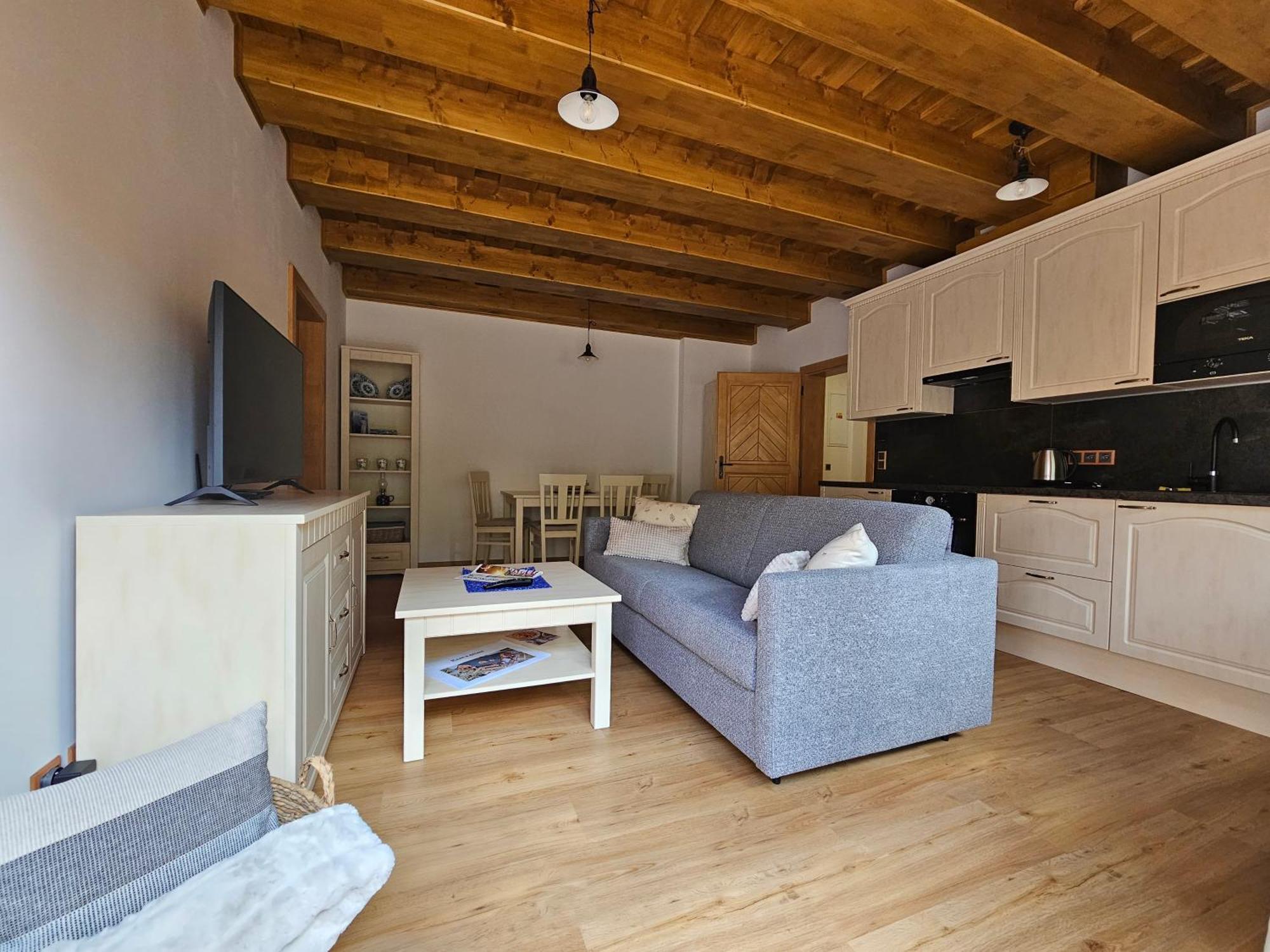 Apartmany Jezerne Velke Karlovice Ruang foto